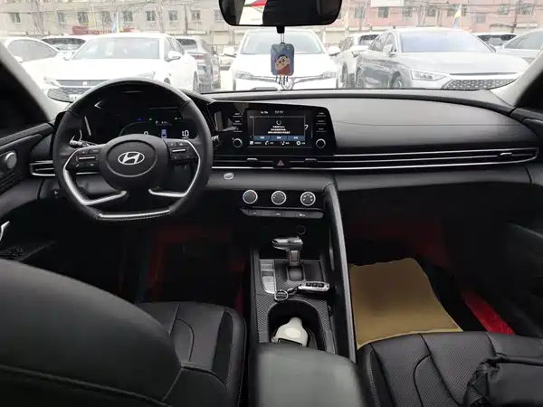 Hyundai Elantra 2024