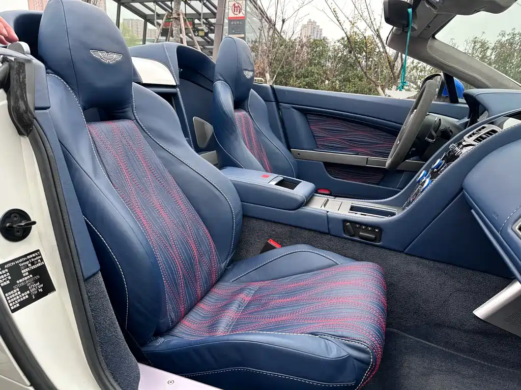 Aston Martin V8 Vantage 2018 — фото 12