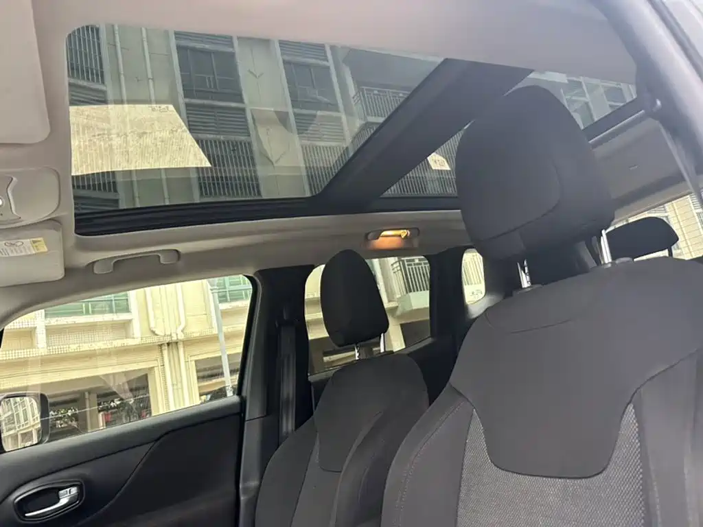 Jeep Renegade 2016 — фото 19