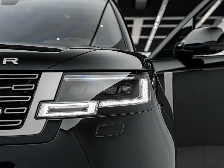 Land Rover Range Rover 2023 — фото 32