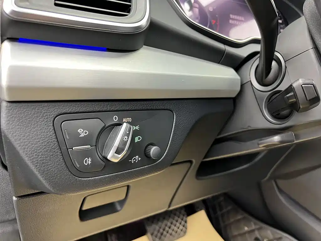 Audi Q5L 2020