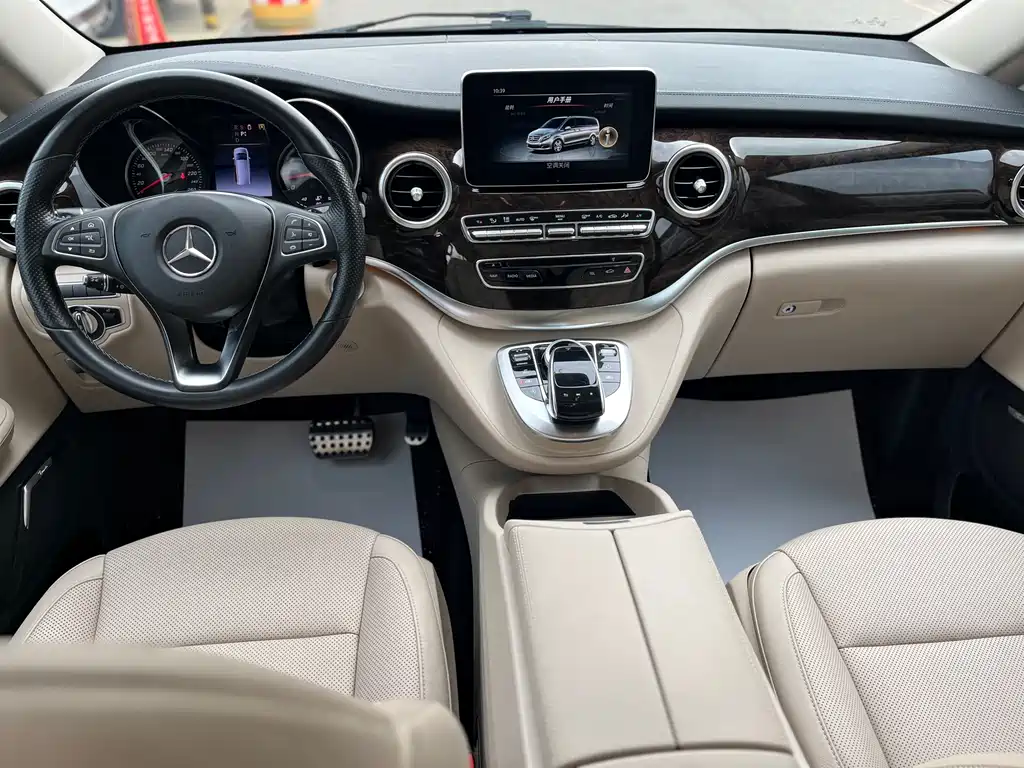 Mercedes-Benz V-Class 2020 — фото 17