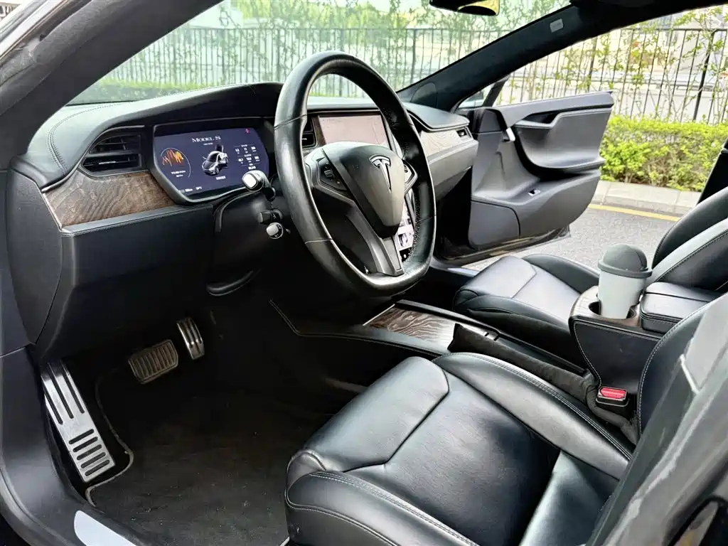 Tesla Model S 2019 — фото 13