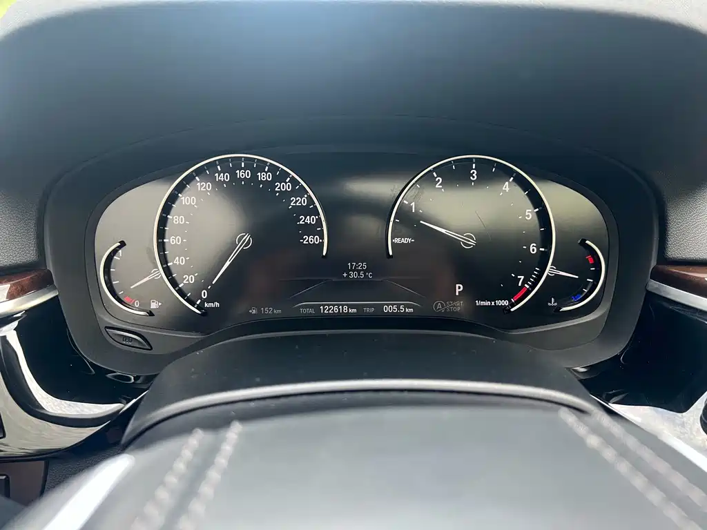 BMW 5 Series 2017 — фото 15