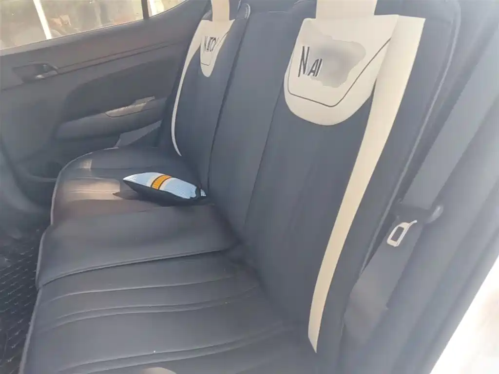Hyundai Elantra 2018 — фото 17