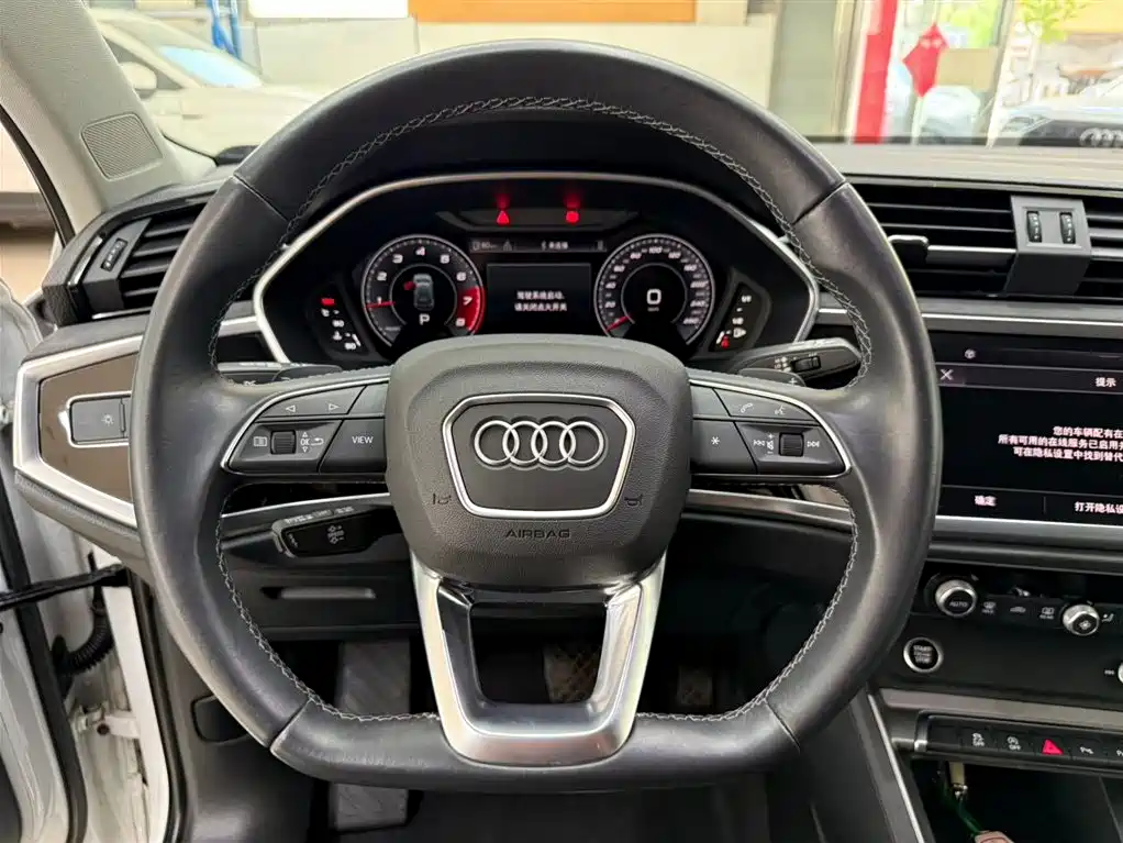 Audi Q3 2023 — фото 11