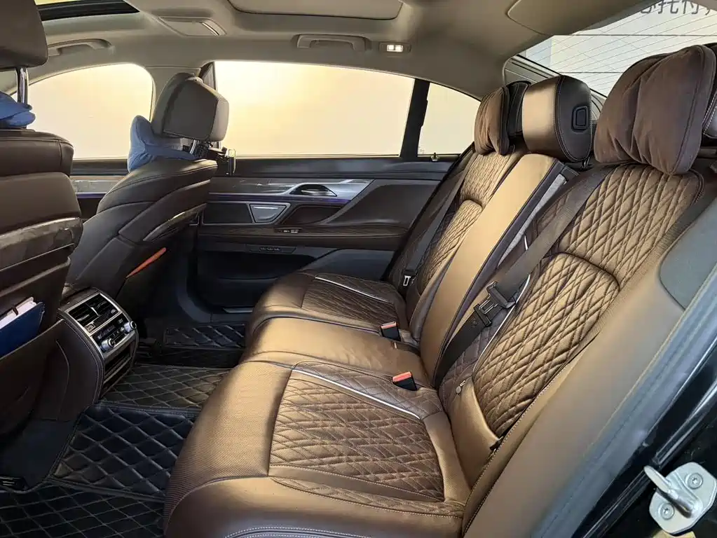 BMW 7 Series 2021 — фото 13