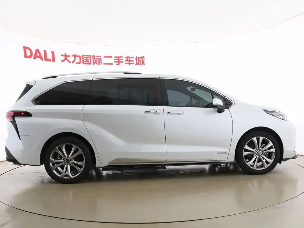 Toyota Sienna 2023 — фото 4