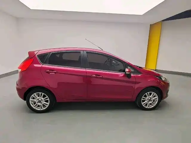 Ford Fiesta 2013 — фото 10
