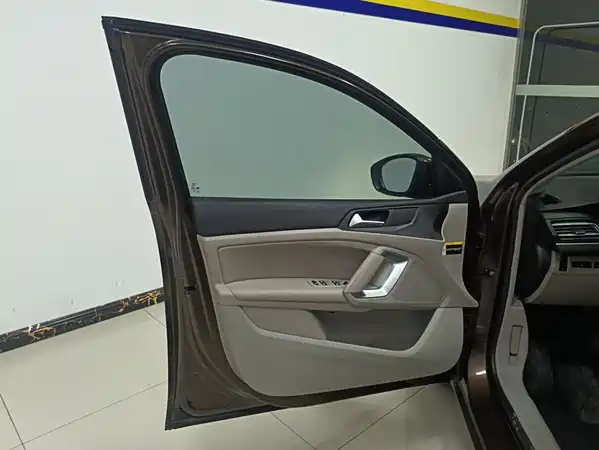 Peugeot 408 2015