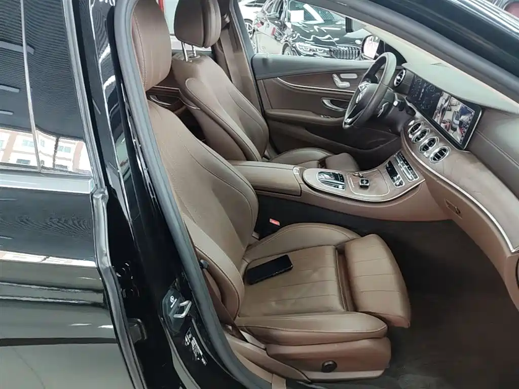 Mercedes-Benz E-Class 2023 — фото 25