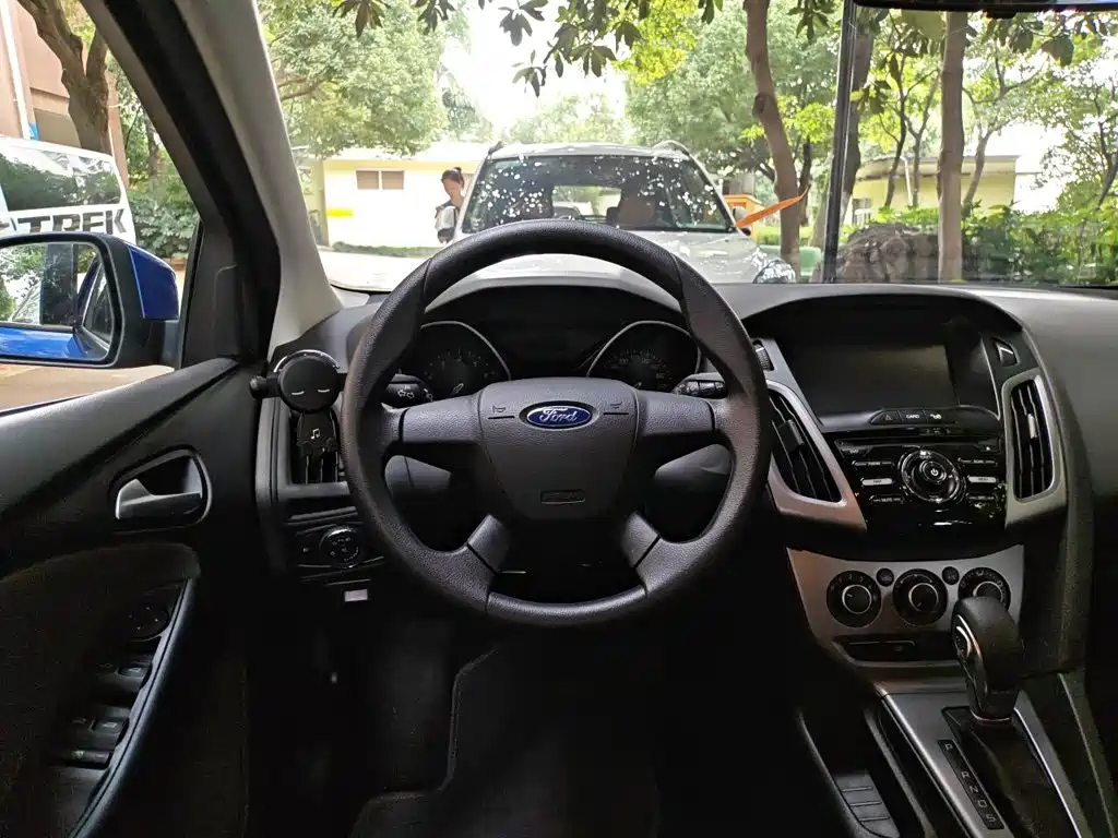 Ford Focus 2015 — фото 6