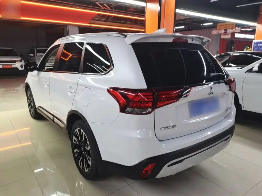 Mitsubishi Outlander 2021