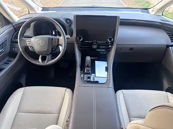 Toyota Alphard 2025