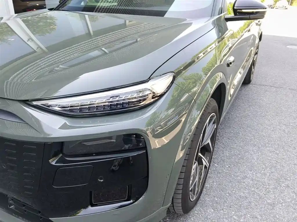 Audi Q6L e-tron 2025 — фото 24