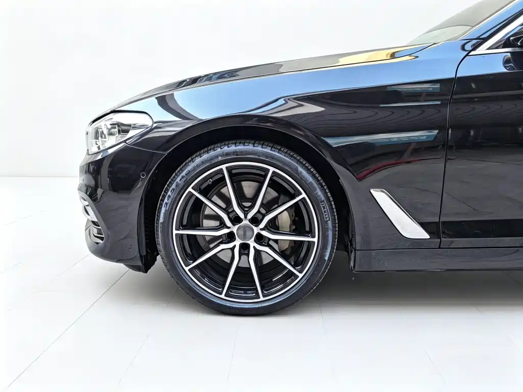 BMW 5 Series 2020 — фото 11