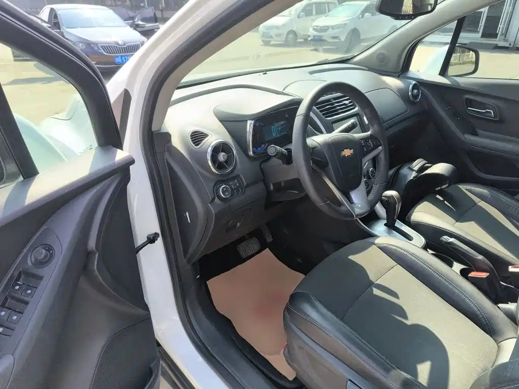 Chevrolet Trax 2015 — фото 12