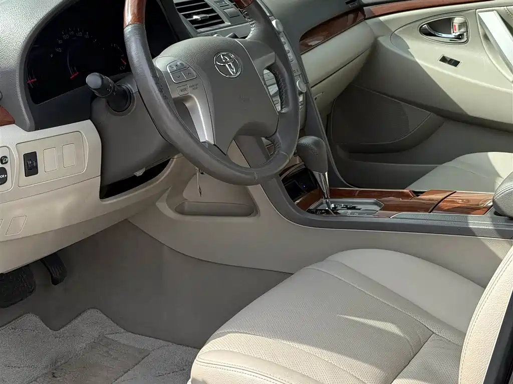 Toyota Camry 2015 — фото 4