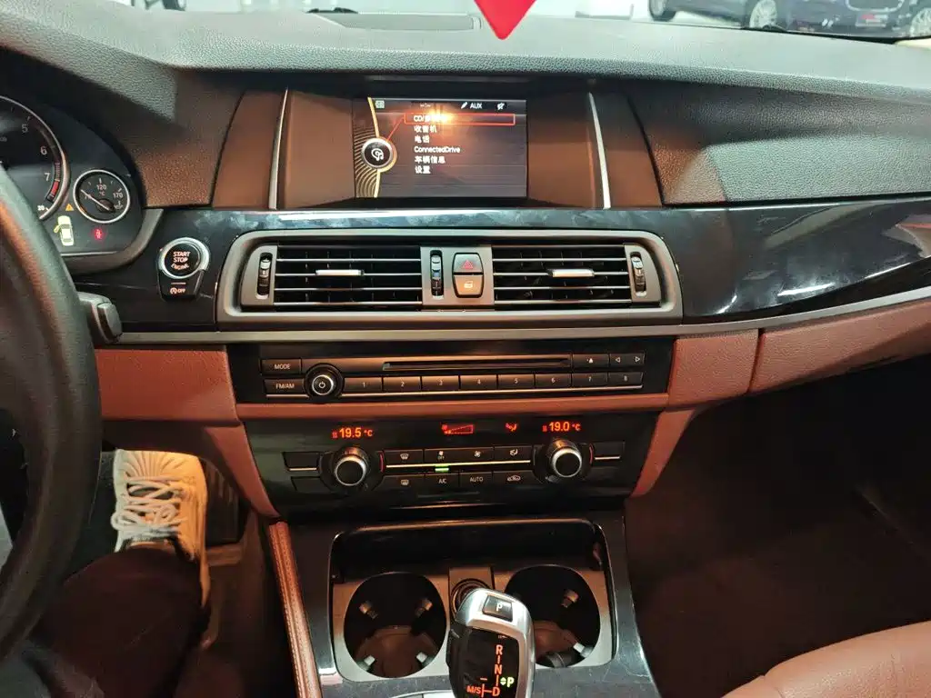 BMW 5 Series 2014 — фото 13