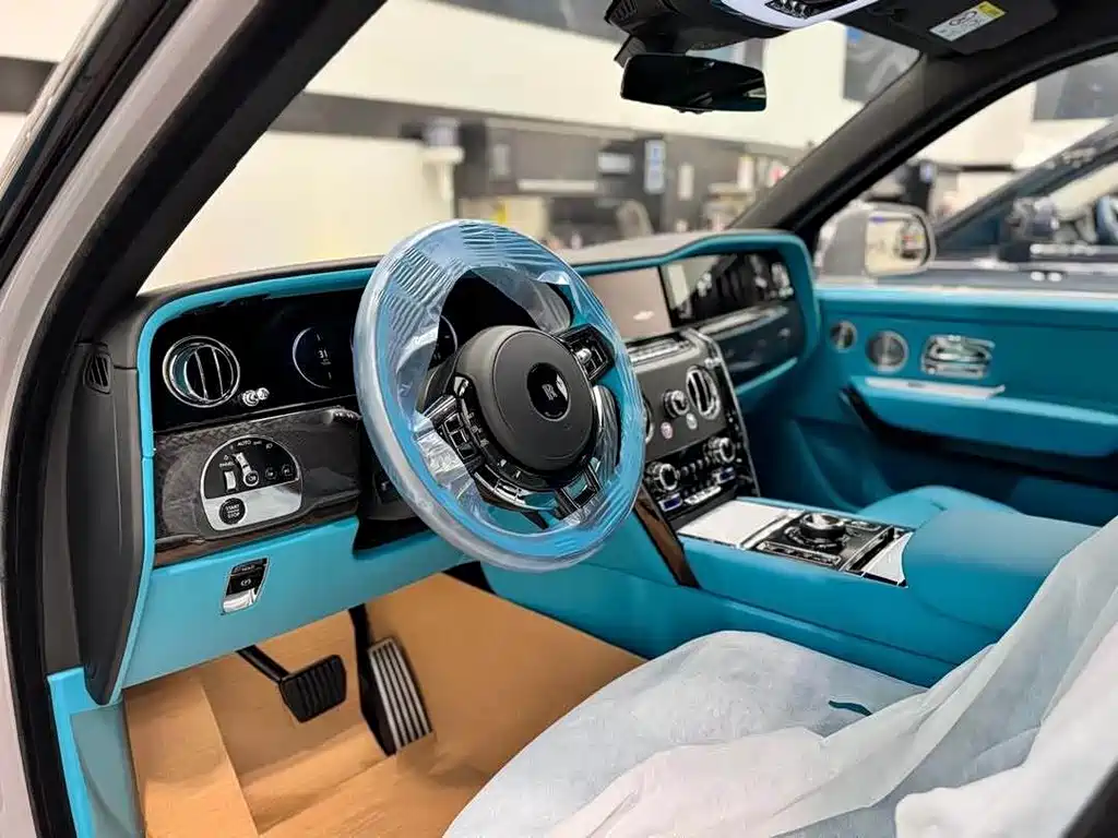 Rolls-Royce Cullinan — фото 10