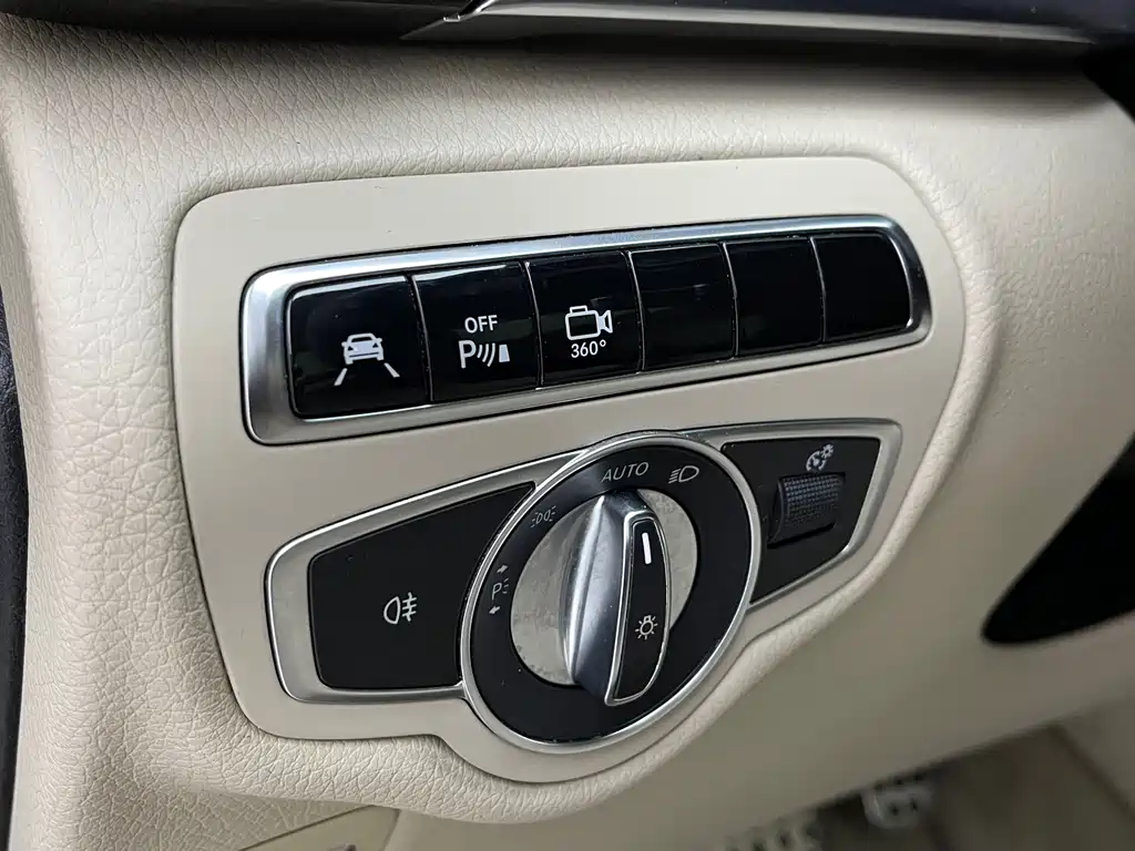 Mercedes-Benz V-Class 2017 — фото 10