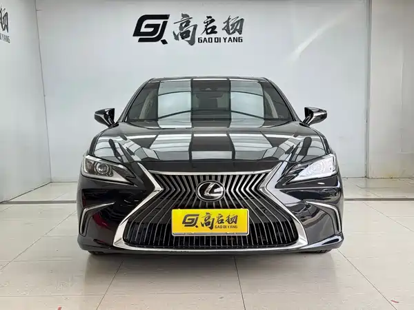 Lexus ES 2021