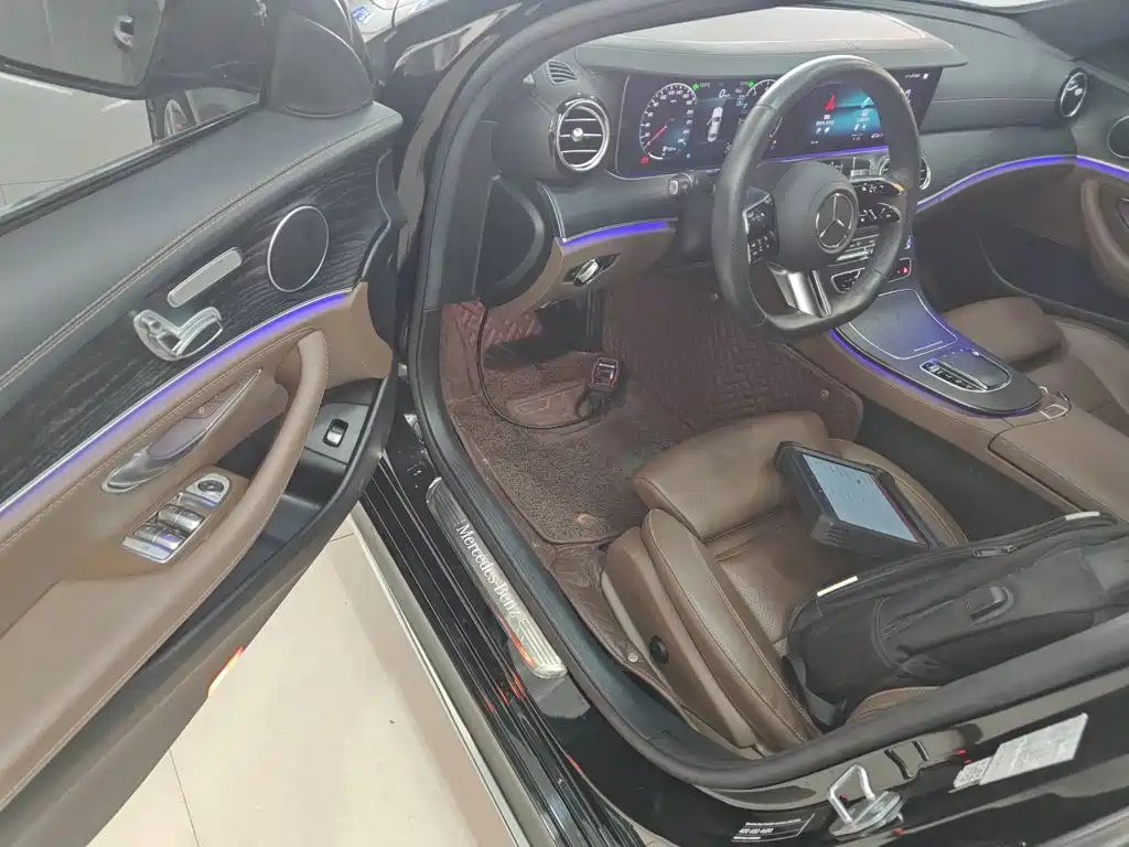 Mercedes-Benz E-Class 2023 — фото 12