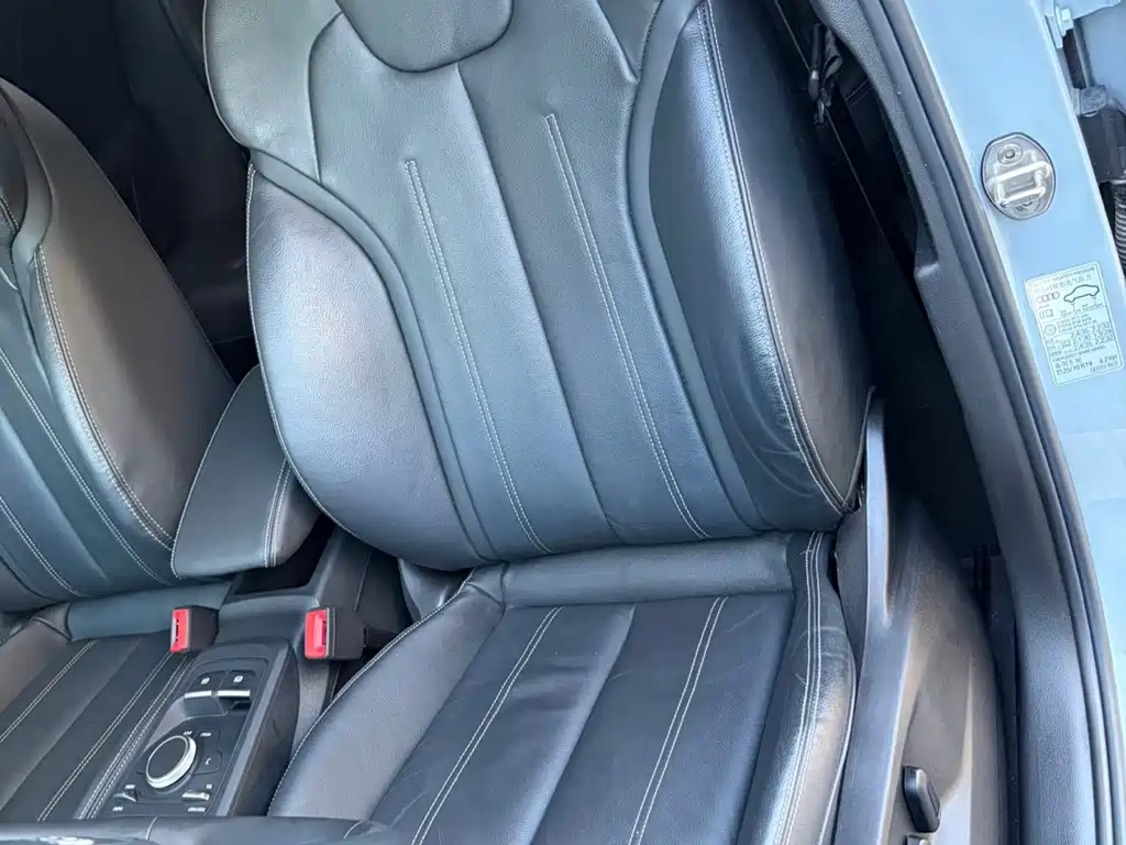 Audi Q2L 2023