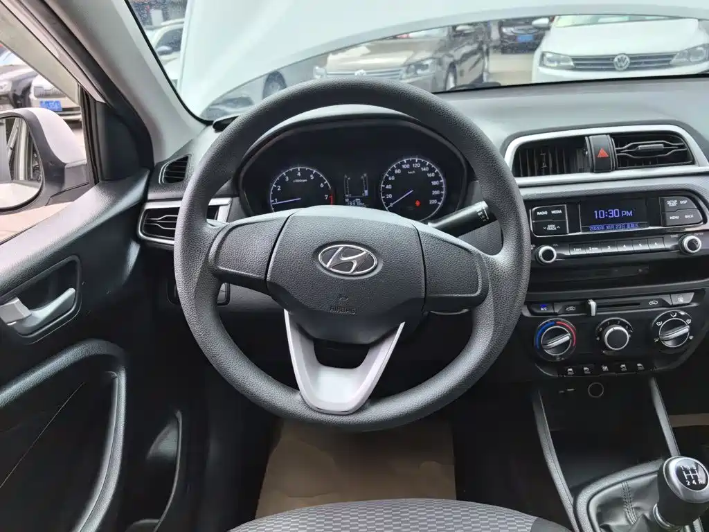 Hyundai Verna 2018 — фото 11
