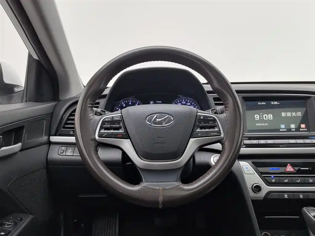 Hyundai Elantra 2018 — фото 11