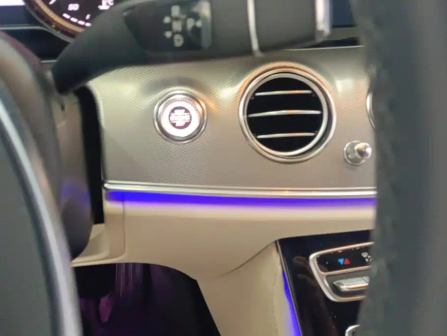 Mercedes-Benz E-Class 2017 — фото 16