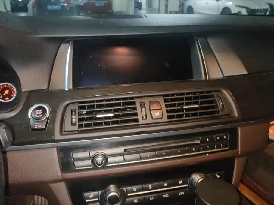 BMW 5 Series 2016 — фото 13