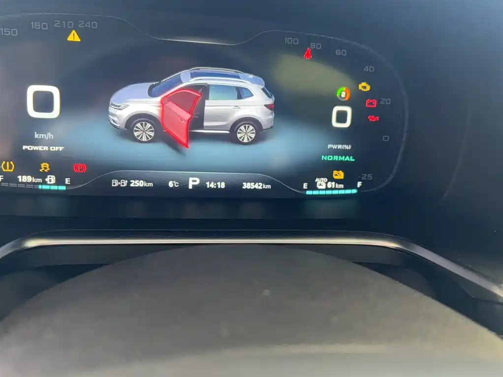Roewe RX5 New Energy 2020 — фото 11