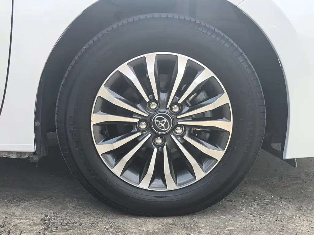Toyota Corolla 2018 — фото 11