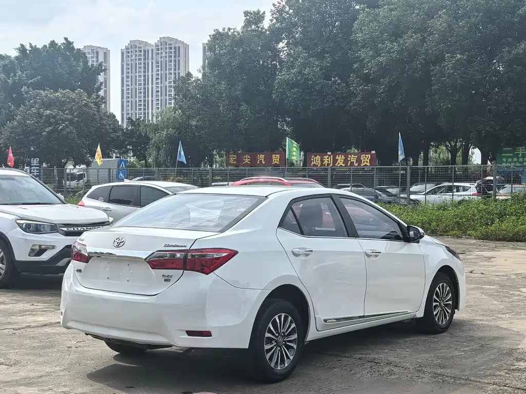 Toyota Corolla 2018 — фото 15