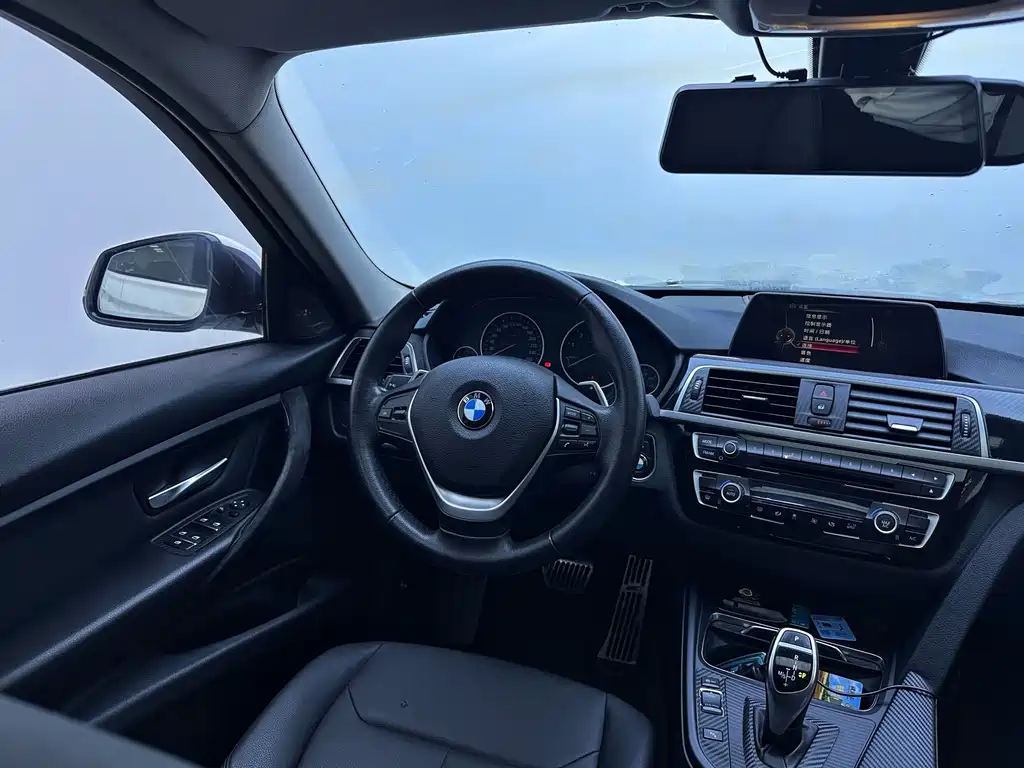 BMW 3 Series 2017 — фото 15