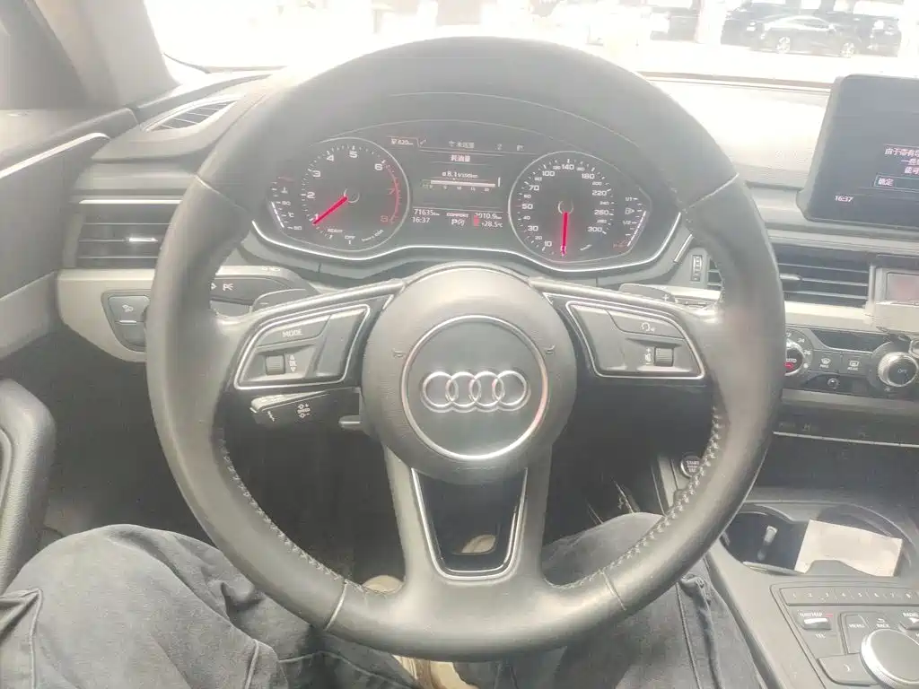 Audi A4L 2018