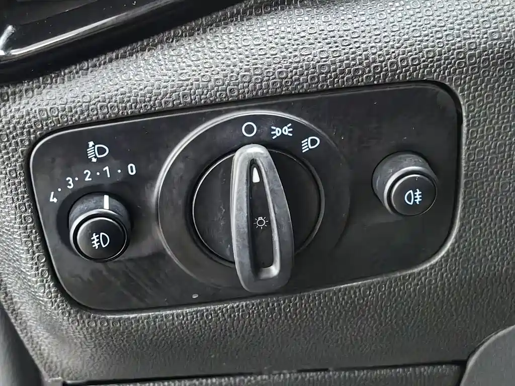 Ford EcoSport 2015 — фото 21