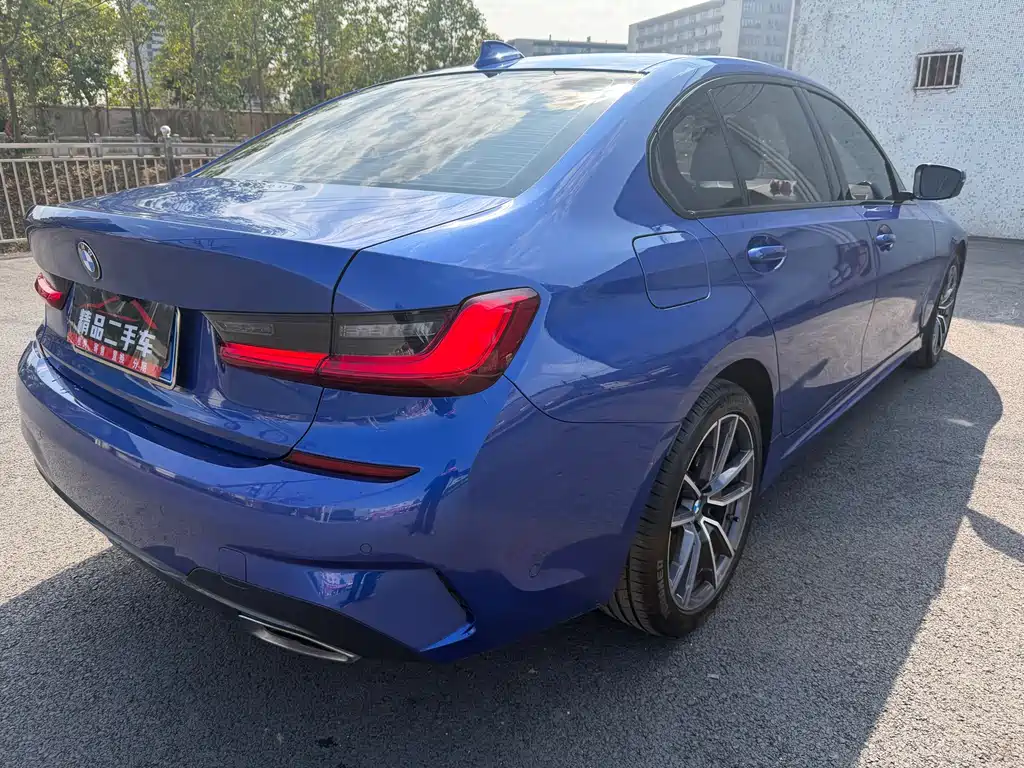 BMW 3 Series 2019 — фото 20