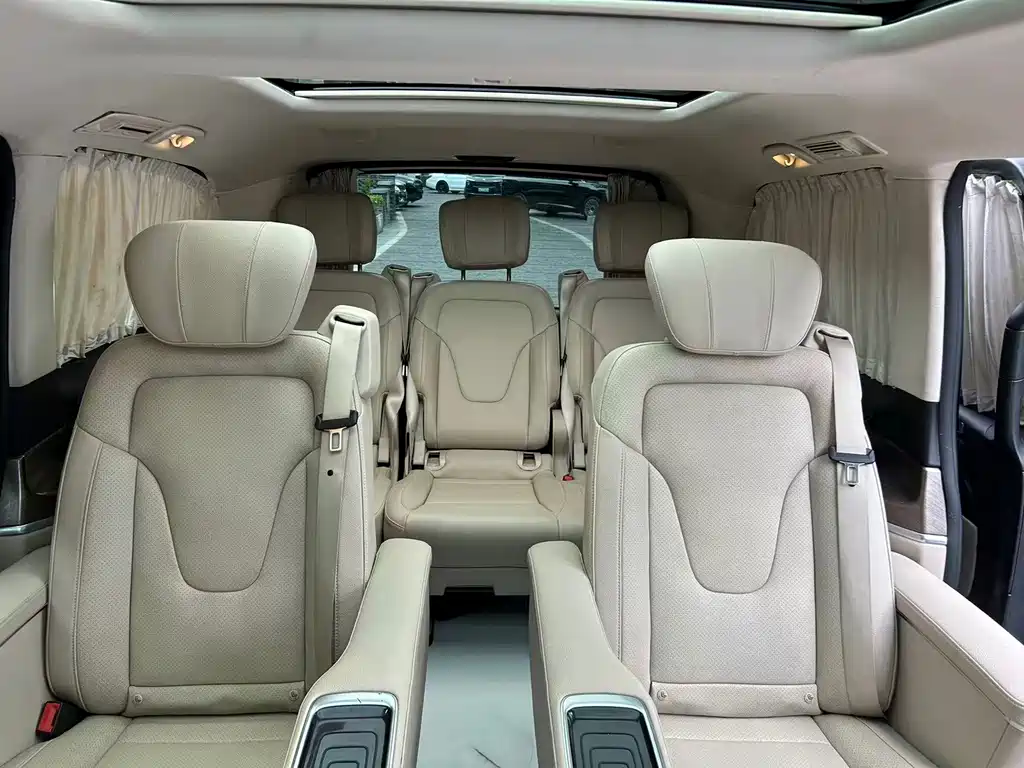 Mercedes-Benz V-Class 2022 — фото 11
