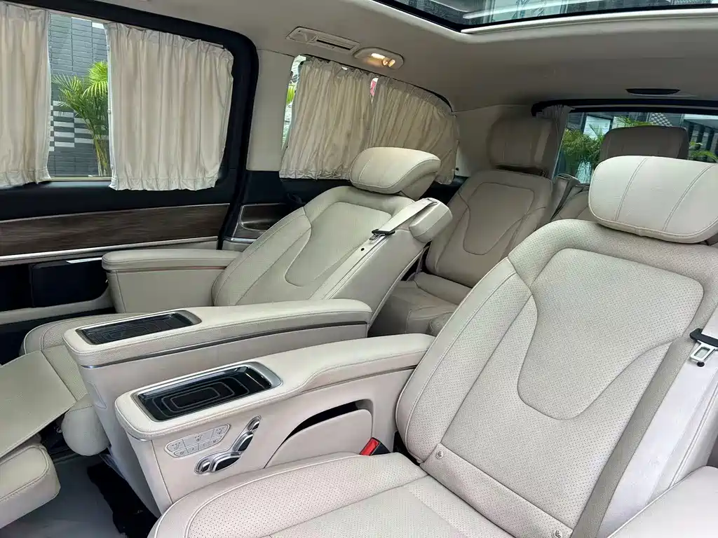 Mercedes-Benz V-Class 2022 — фото 10
