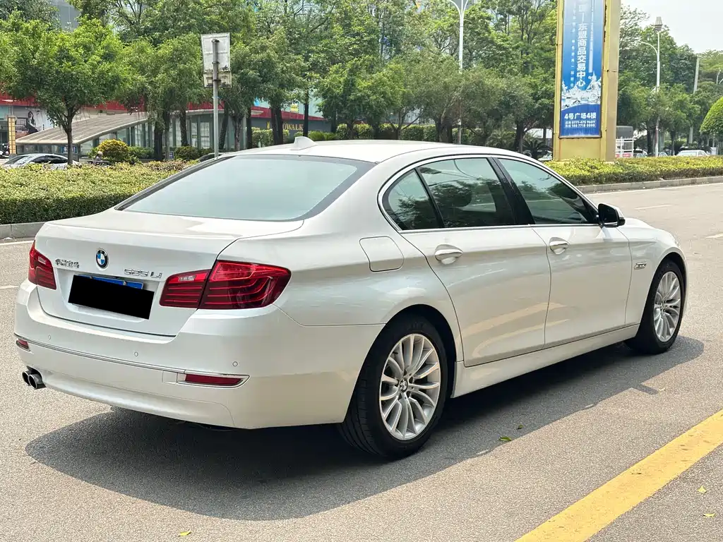 BMW 5 Series 2016 — фото 6