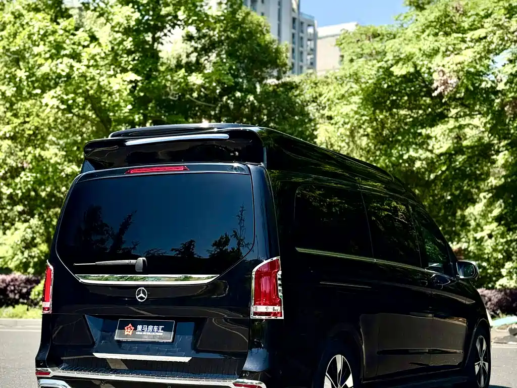 Mercedes-Benz V-Class 2023 — фото 16