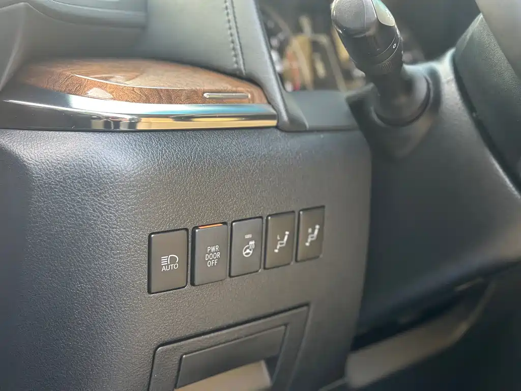 Toyota Alphard 2018 — фото 20