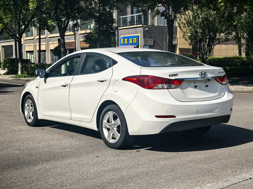 Hyundai Elantra 2012