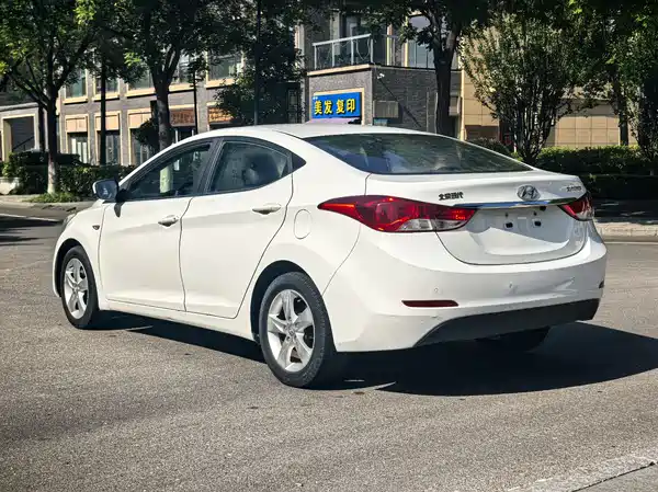 Hyundai Elantra Langdong 2012