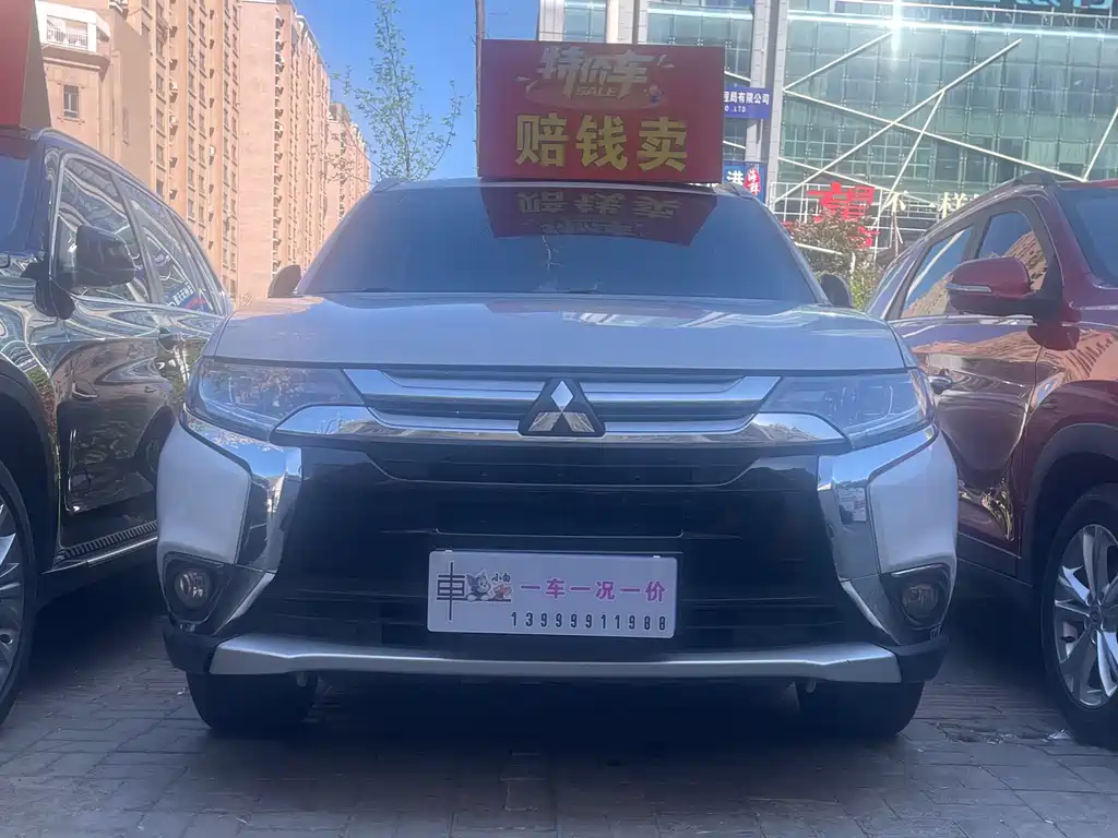 Mitsubishi Outlander 2018 — фото 2