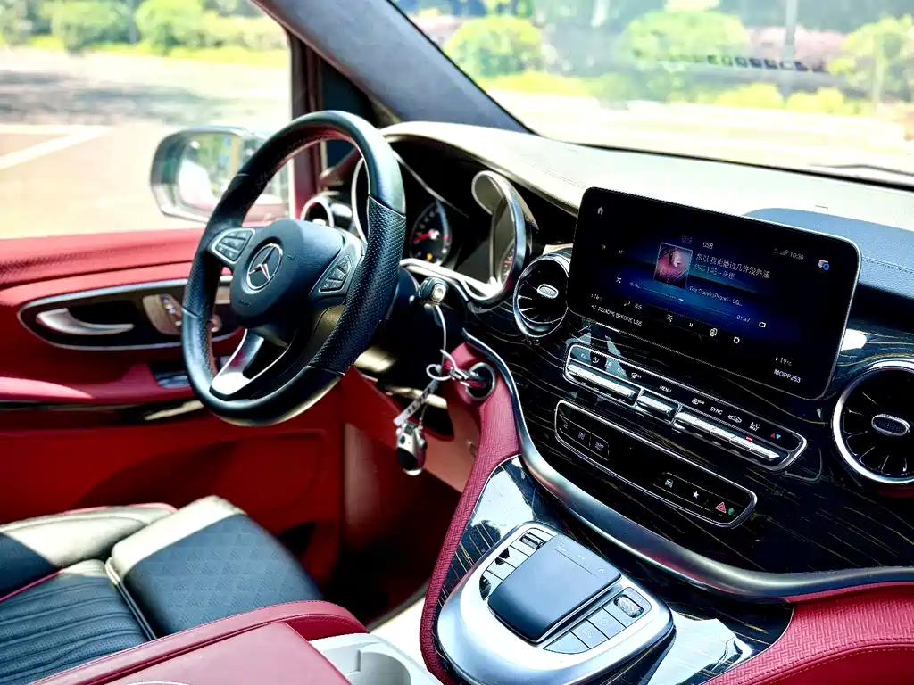 Mercedes-Benz V-Class 2023 — фото 5