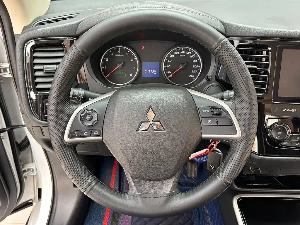Mitsubishi Outlander 2022 — фото 13