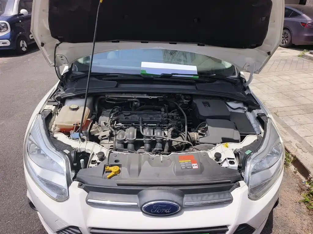 Ford Focus 2015 — фото 16